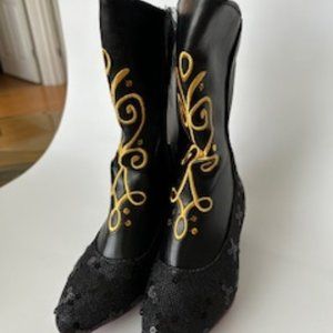Deluxe Anna black with gold costume boots